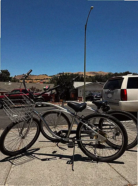Good Conditioned Bike Set—For Beach, Strolling (Includes Basket, Bell, Pouch)